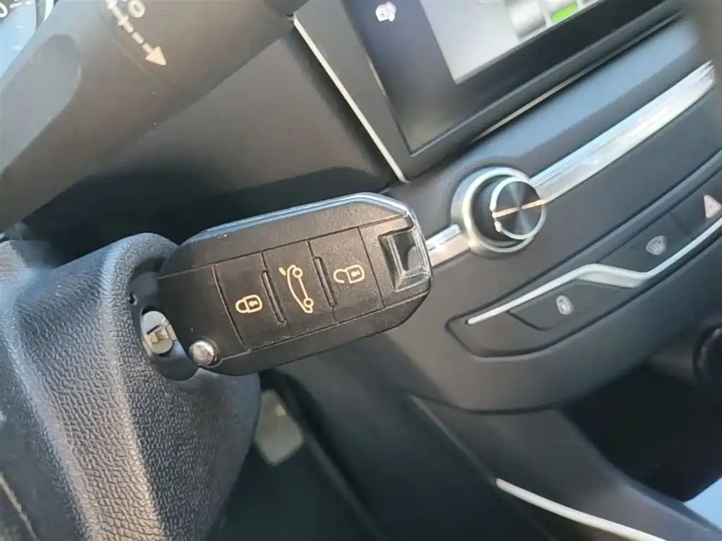 Peugeot 408 2016 1.6T Automatic Luxury Edition фото 9