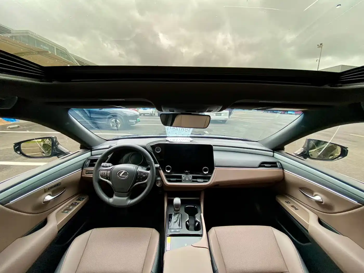 Lexus ES 2025 200 Ultimate Edition фото 9