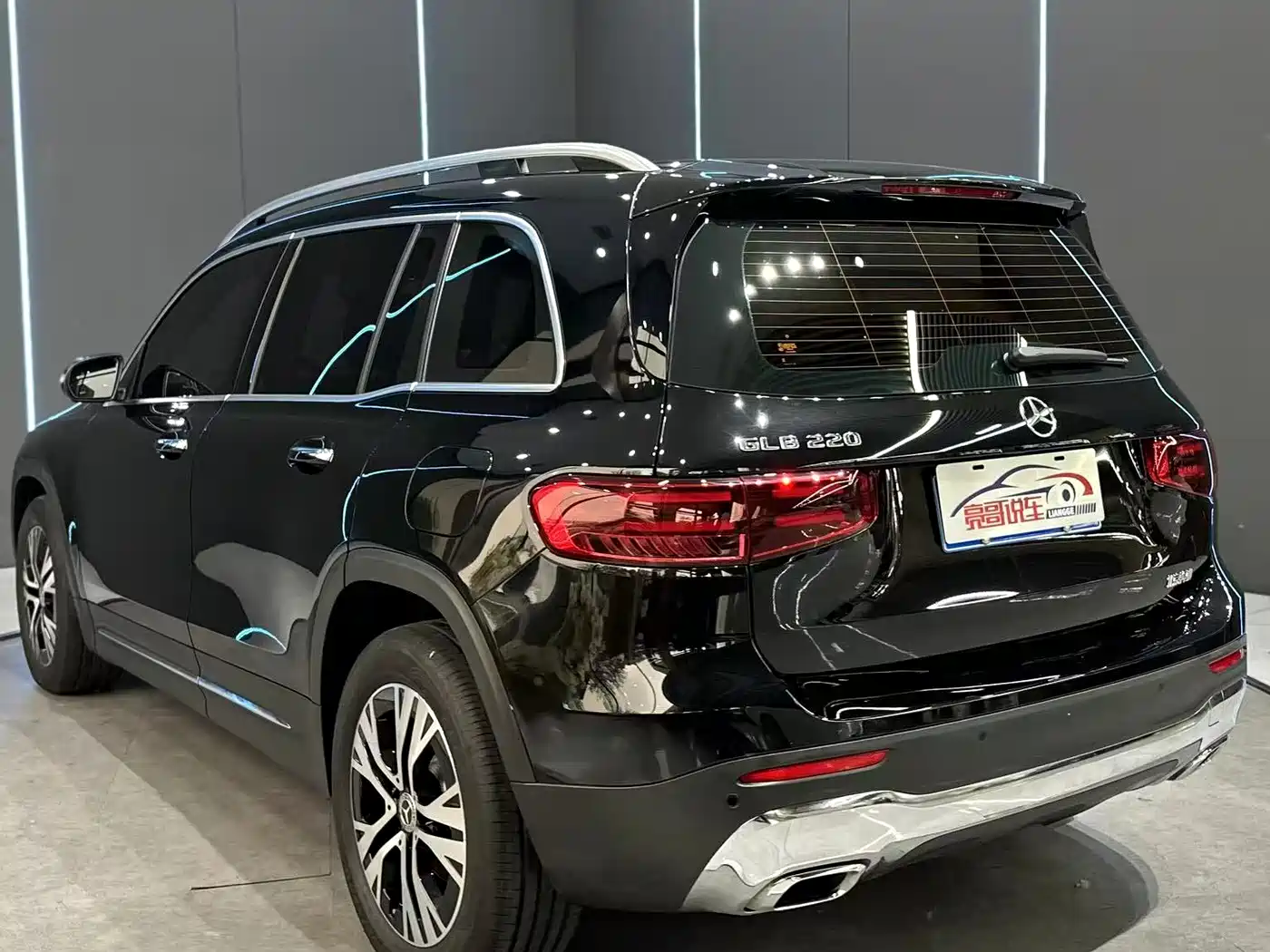 MERCEDES-BENZ GLB