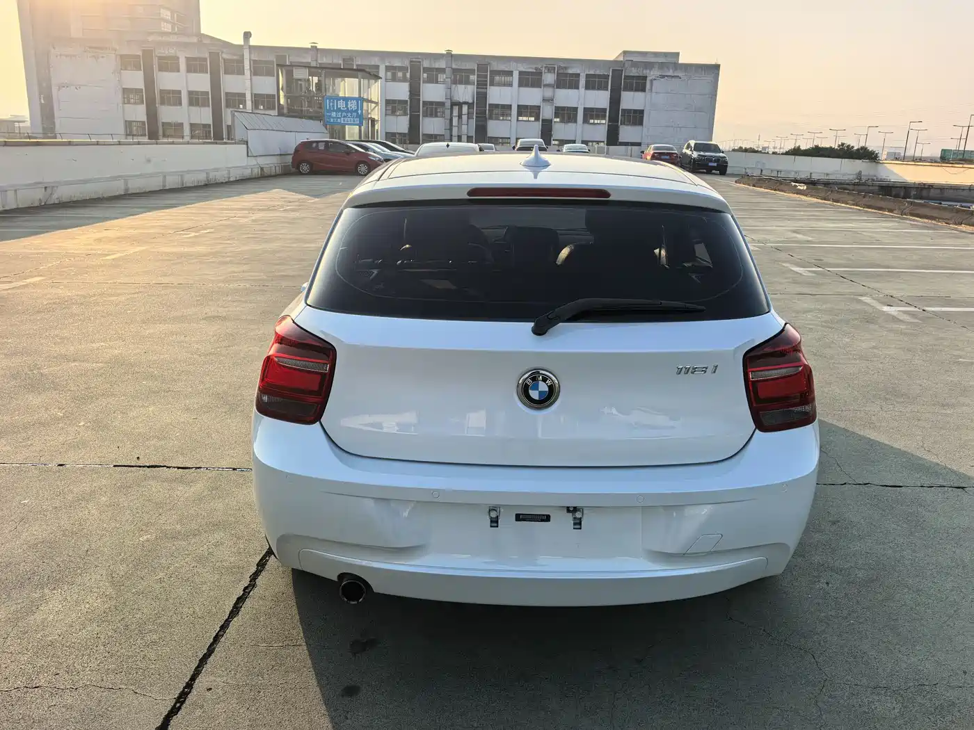 BMW 1 Series (Import) 2015 118i Leading фото 5