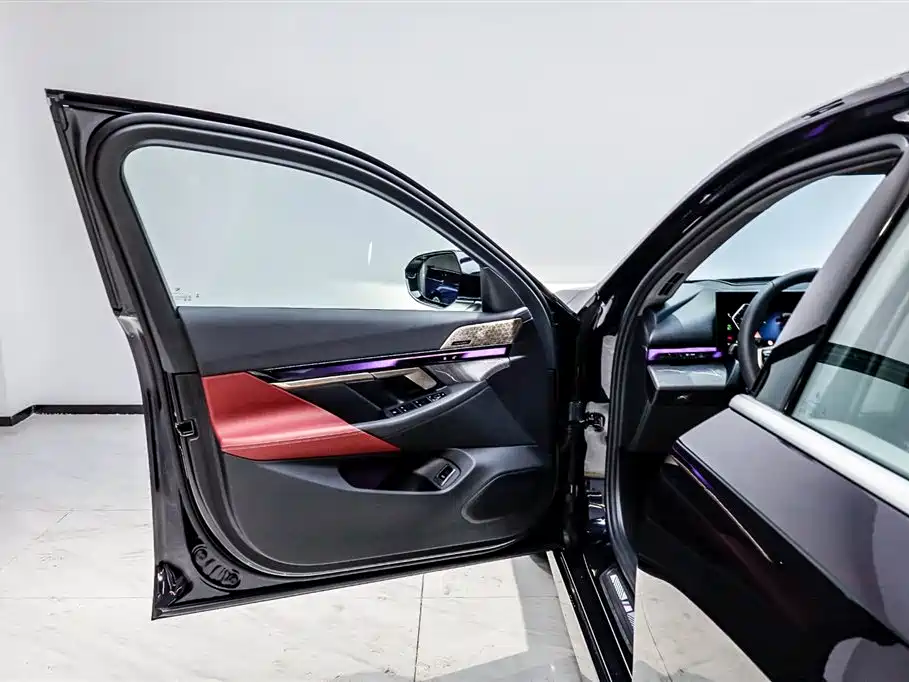 BMW 5 Series 2025 530Li Premium M Sport Package фото 8