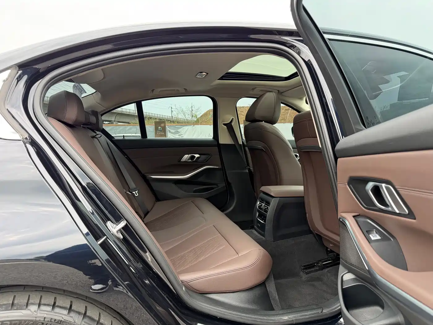 BMW 3 Series 2023 325i M Sport Package фото 16