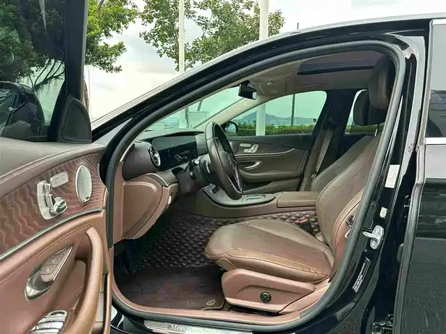 Mercedes-Benz E-Class 2021 E 300 L Luxury — фото 3