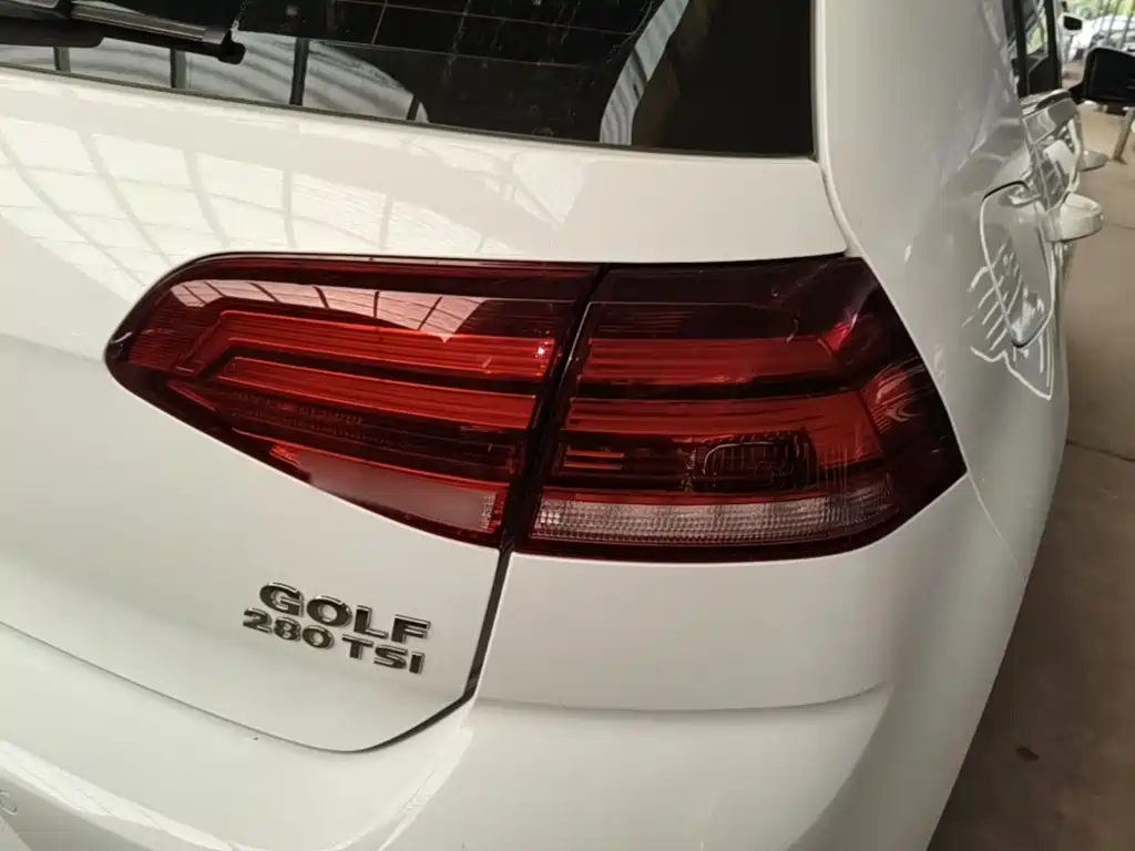 Фото 8 - Volkswagen Golf
