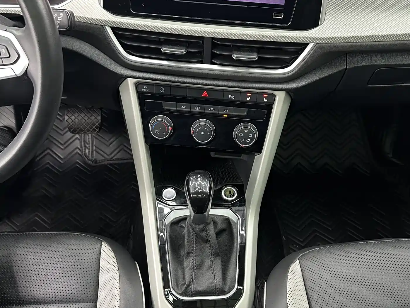 VOLKSWAGEN T-ROC EXPLORING SONGS