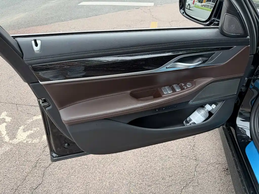 BMW 7 Series 2022 2021 Model 730Li M Sport Package