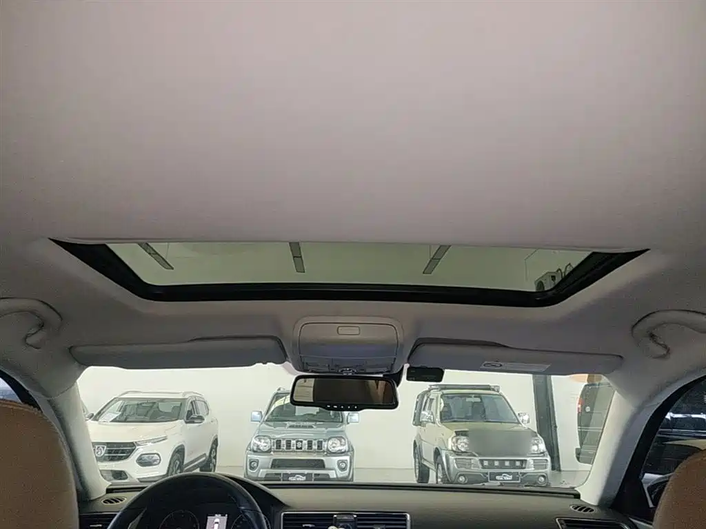 Volkswagen Passat 2014 1.8TSI DSG Executive Edition фото 18