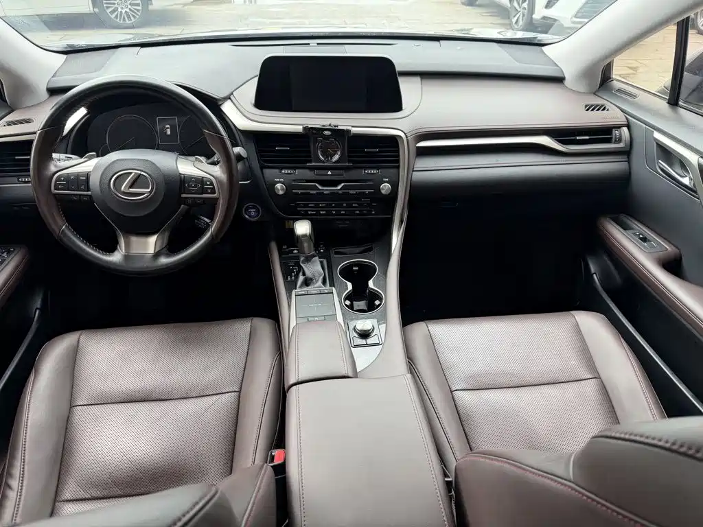 Фото 7 - Lexus RX
