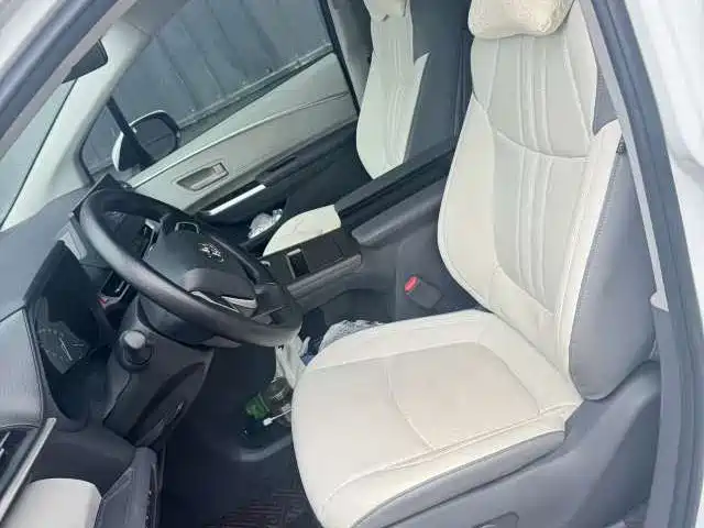 Toyota Granvia 2024 2.5L Hybrid Comfort фото 2