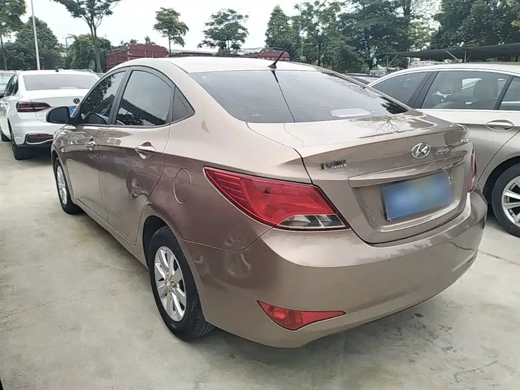 Hyundai Verna 2014 1.4L Manual Smart GLS фото 5