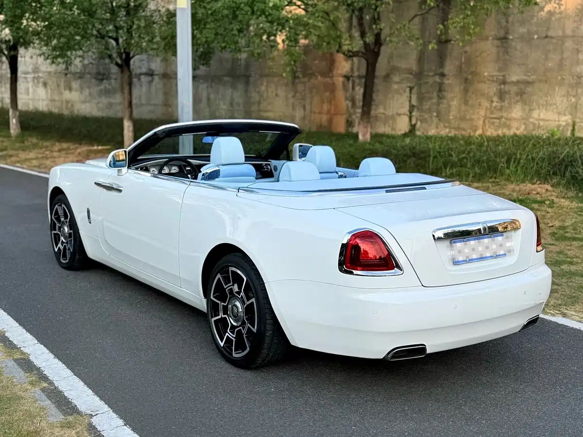 Фото 27 - Rolls-Royce Dawn