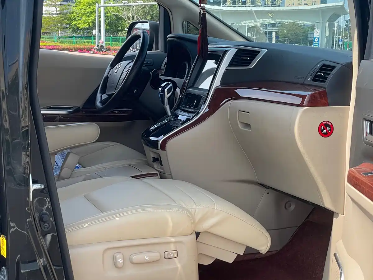Toyota Alphard 2012 3.5L Luxury Edition фото 7