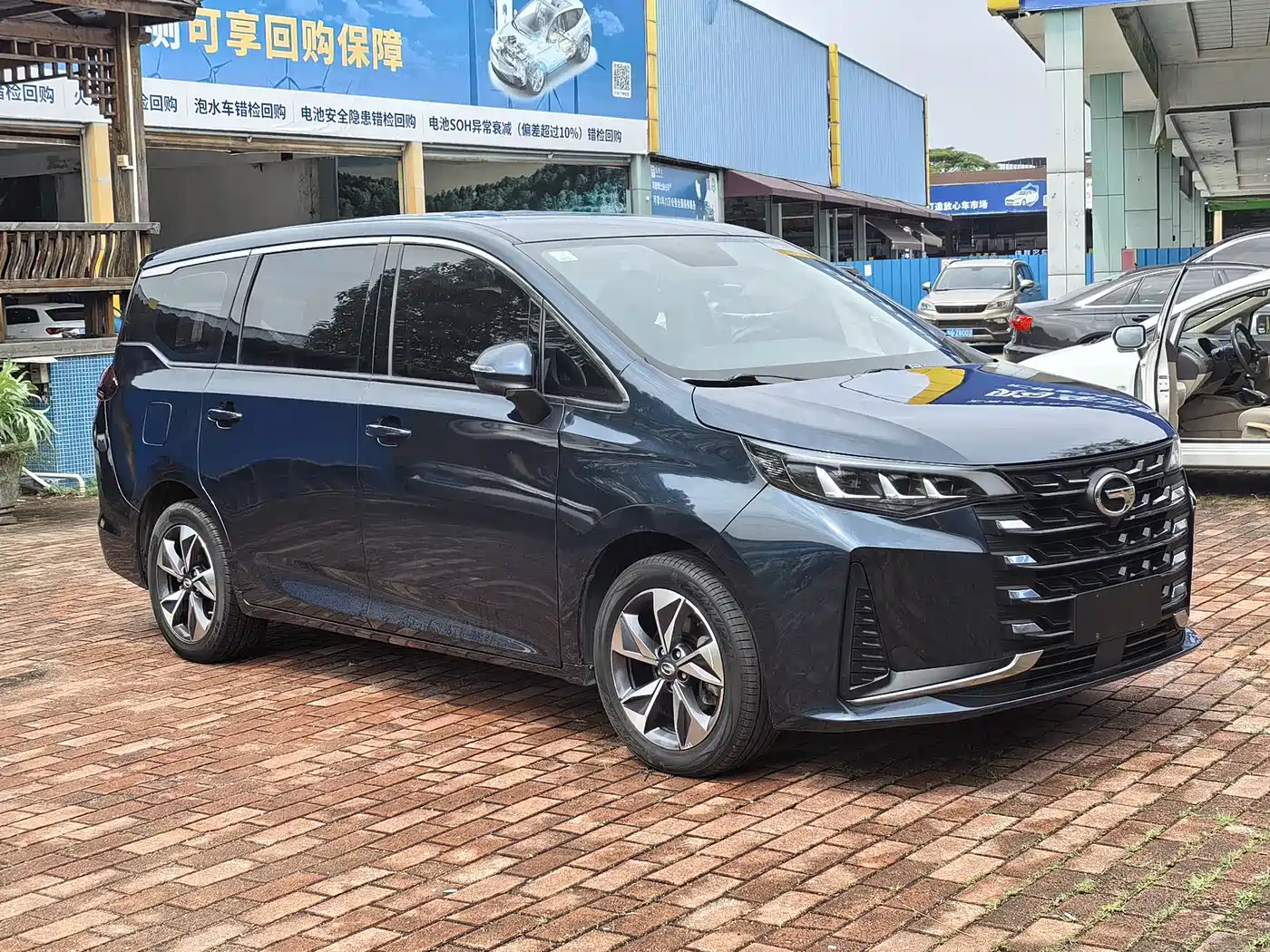 GAC Trumpchi Trumpchi M6 2021 270T DCT Luxury Edition (7-Seater) фото 3