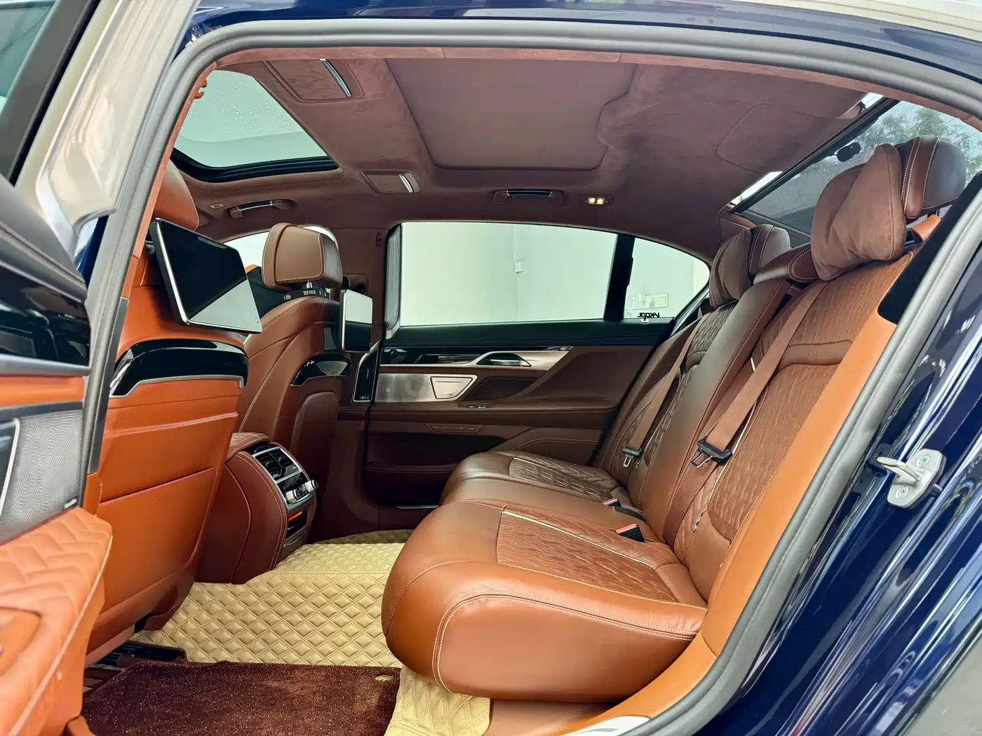 BMW 7 Series 2022 740Li xDrive Executive M Sport Package фото 8