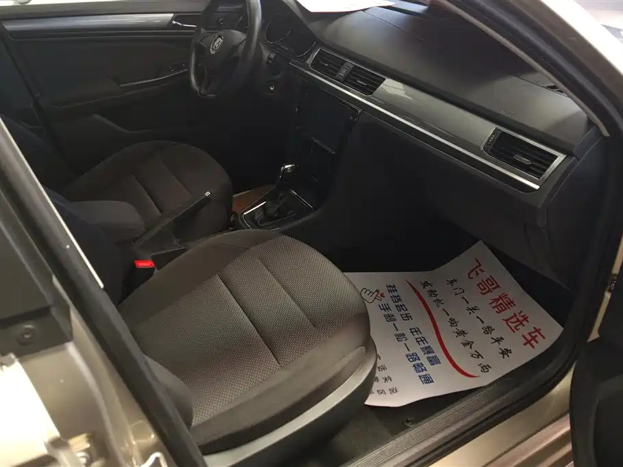 Volkswagen Bora 2017 1.6L Automatic Fashion Edition фото 8