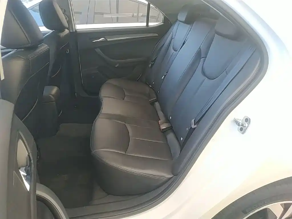 Roewe 360 2017 2017 1.5L Auto Luxury Edition