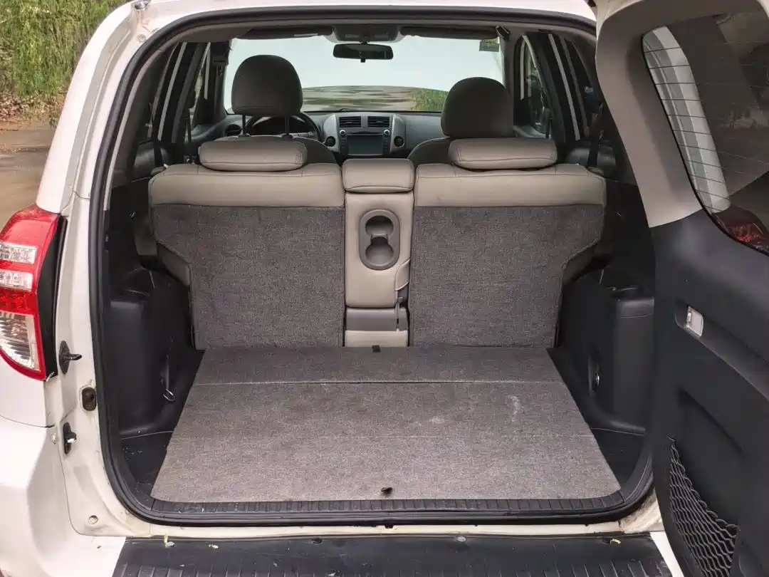 Toyota RAV4 Rongfang 2011 2.0L Automatic Luxury Edition фото 14