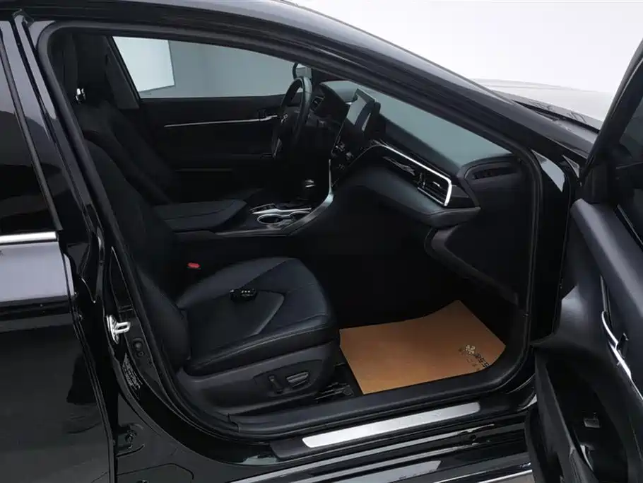Toyota Camry 2023 2.5G Luxury Edition фото 8