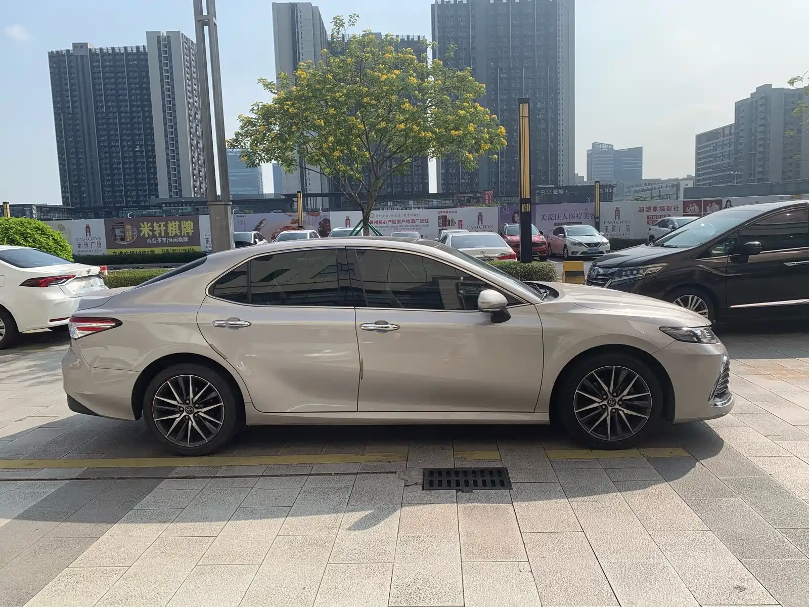 Фото 3 - Toyota Camry