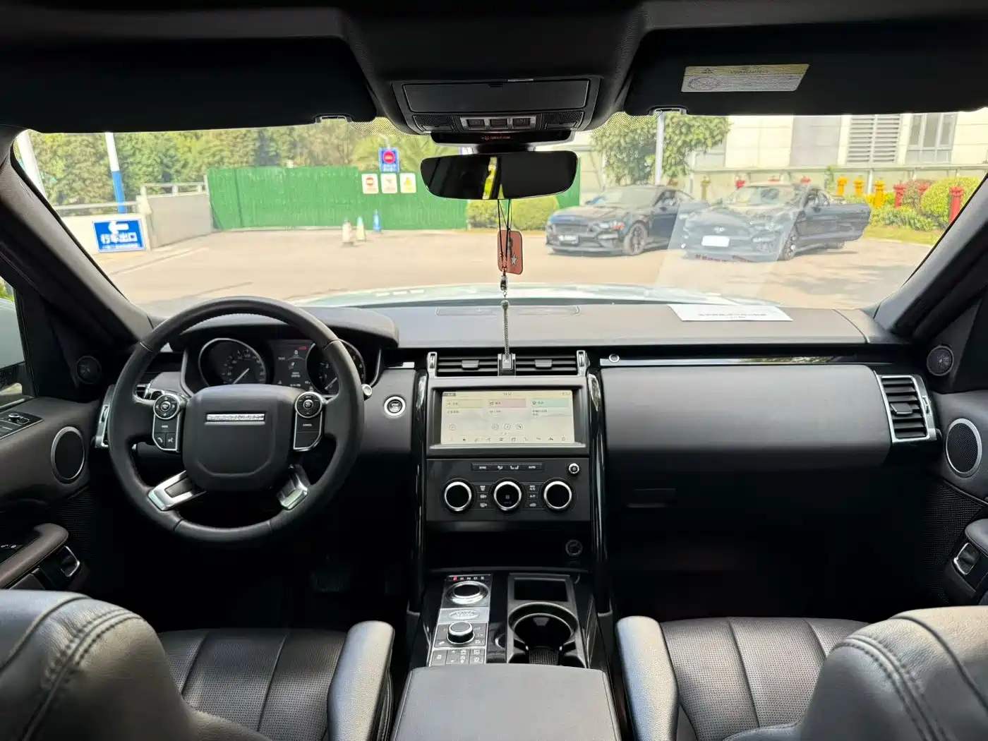 Land Rover Discovery 2018 3.0 SC V6 SE фото 5