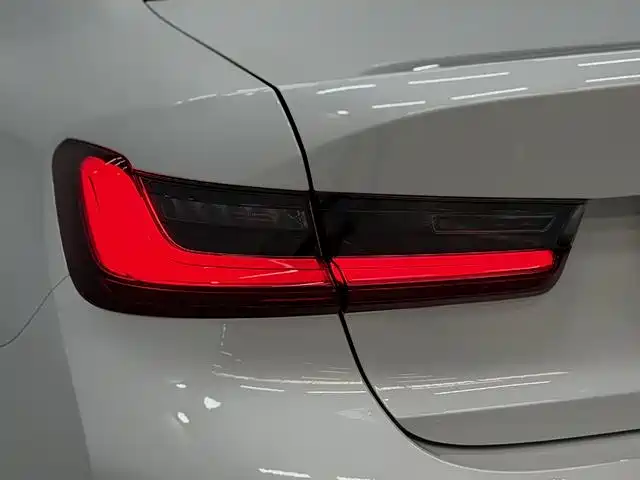 BMW 3 Series 2025 330Li M Sport Night Edition фото 10