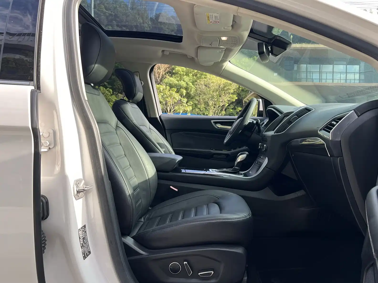 Фото 15 - Ford Edge