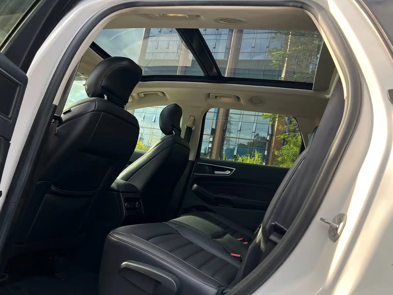 Фото 14 - Ford Edge