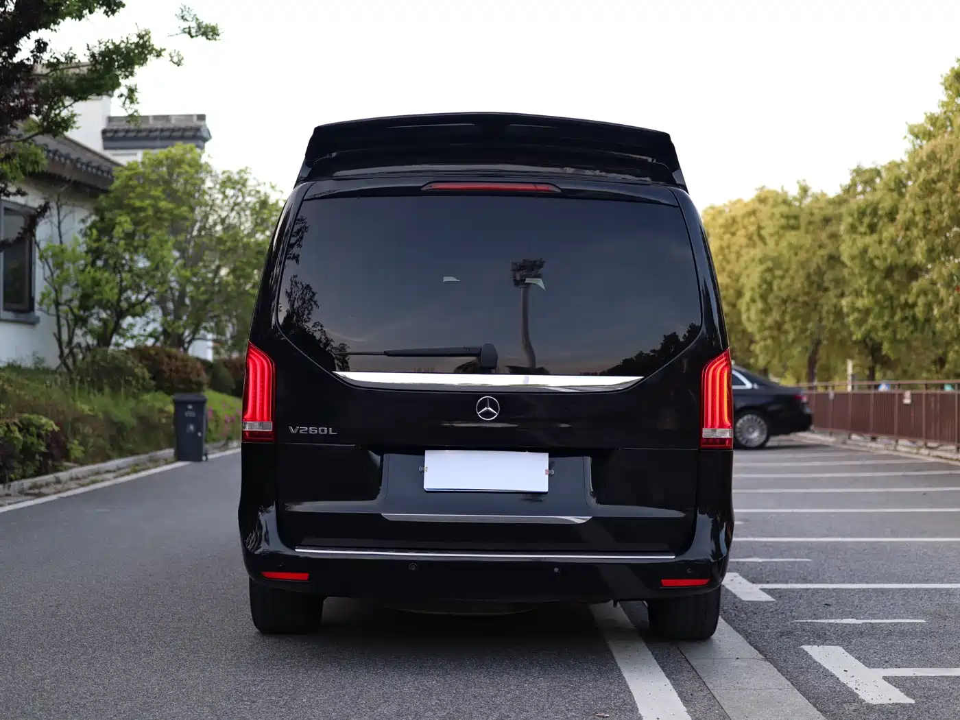 Mercedes-Benz V-Class 2018 V 260 L Premium Long Wheelbase Edition China VI фото 6