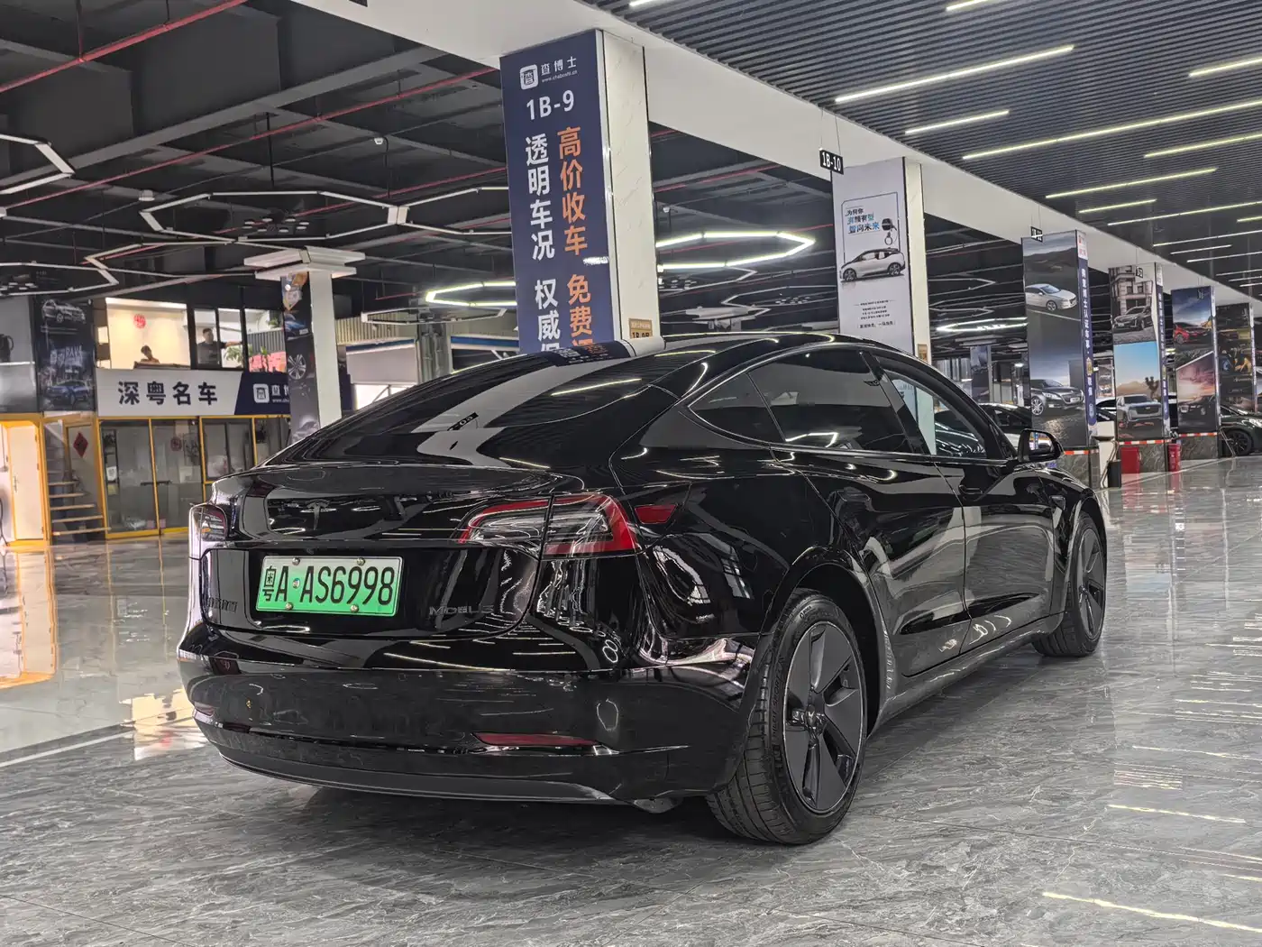 TESLA MODEL 3