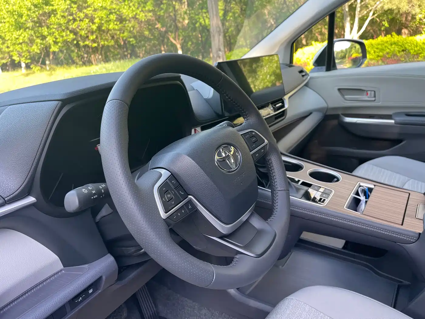 Toyota Sienna 2026 Model 2.5L Hybrid 2WD Comfort Edition фото 10