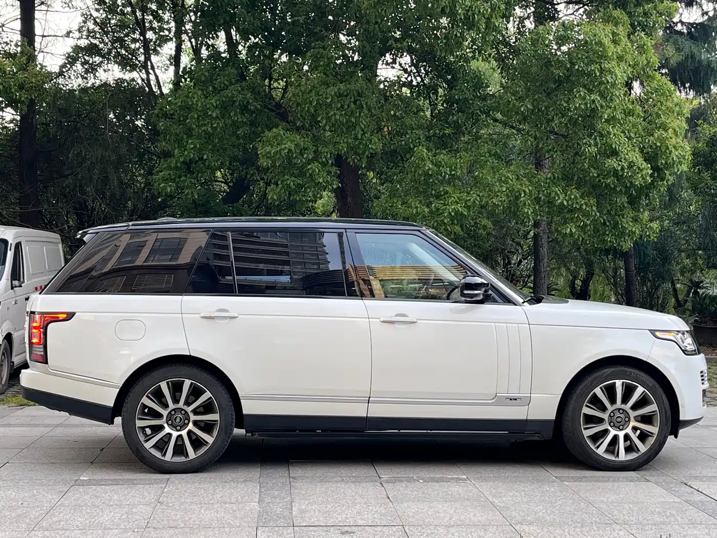 Land Rover Range Rover 2015 5.0 SC V8 AB Prestigious Genesis Extended Edition фото 5
