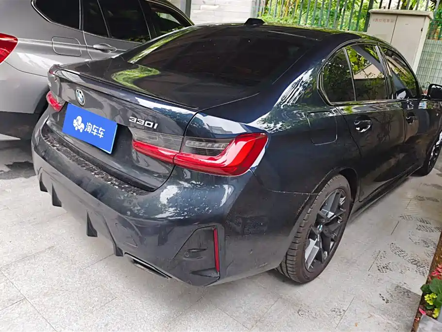 BMW 3 Series 2025 330i M Sport Night Edition фото 3