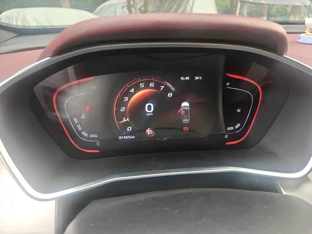 Фото 8 - Geely Binyue