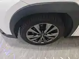 Фото 23 - Lexus UX