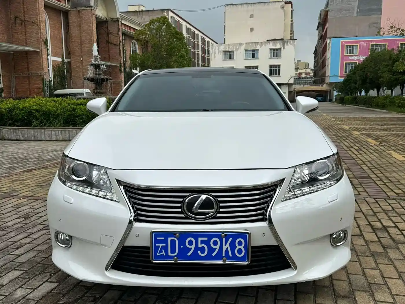 Фото 2 - Lexus ES
