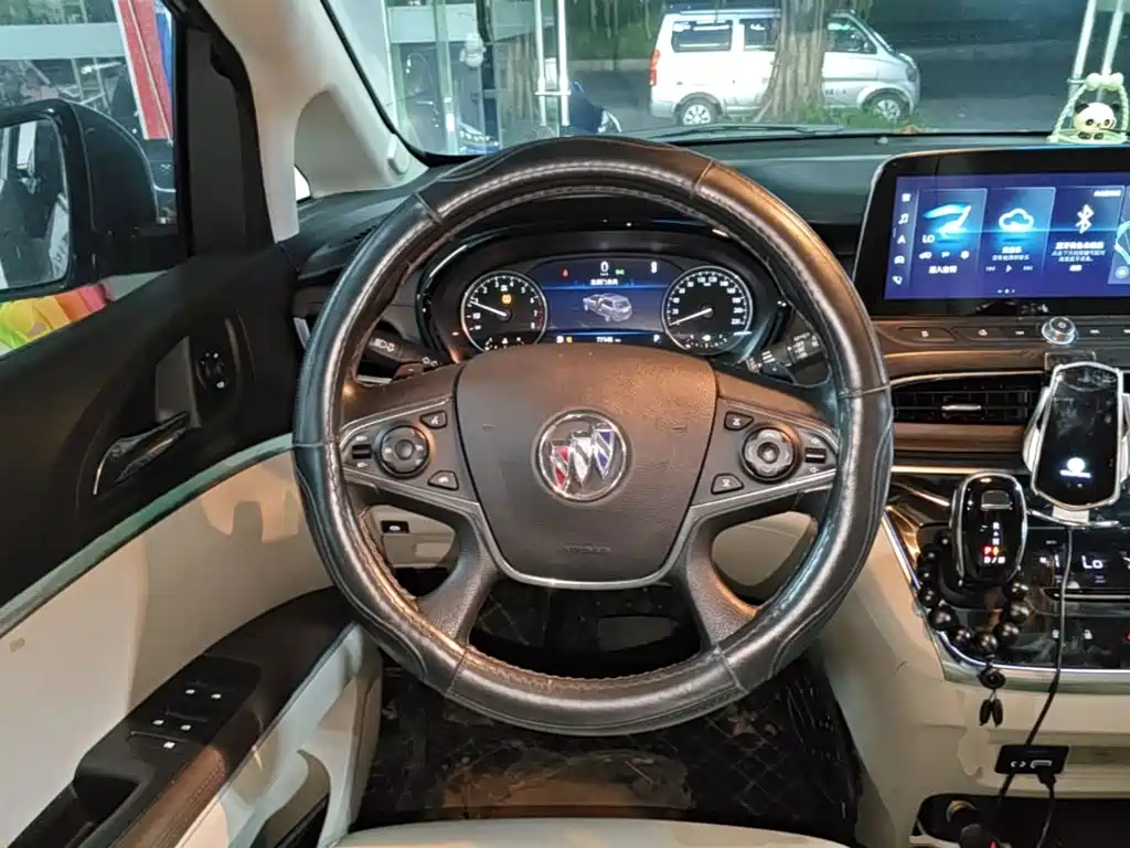 Фото 11 - Buick GL8