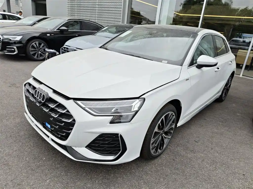 Audi A3 2025 Facelift Sportback 35TFSI Flying Spur Premium
