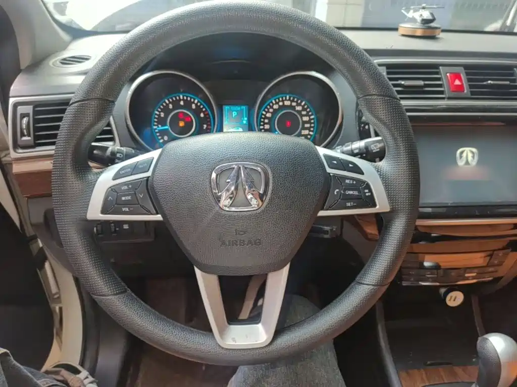 BAIC Weiwang S50 2017 2016 1.5T CVT Joy Elite