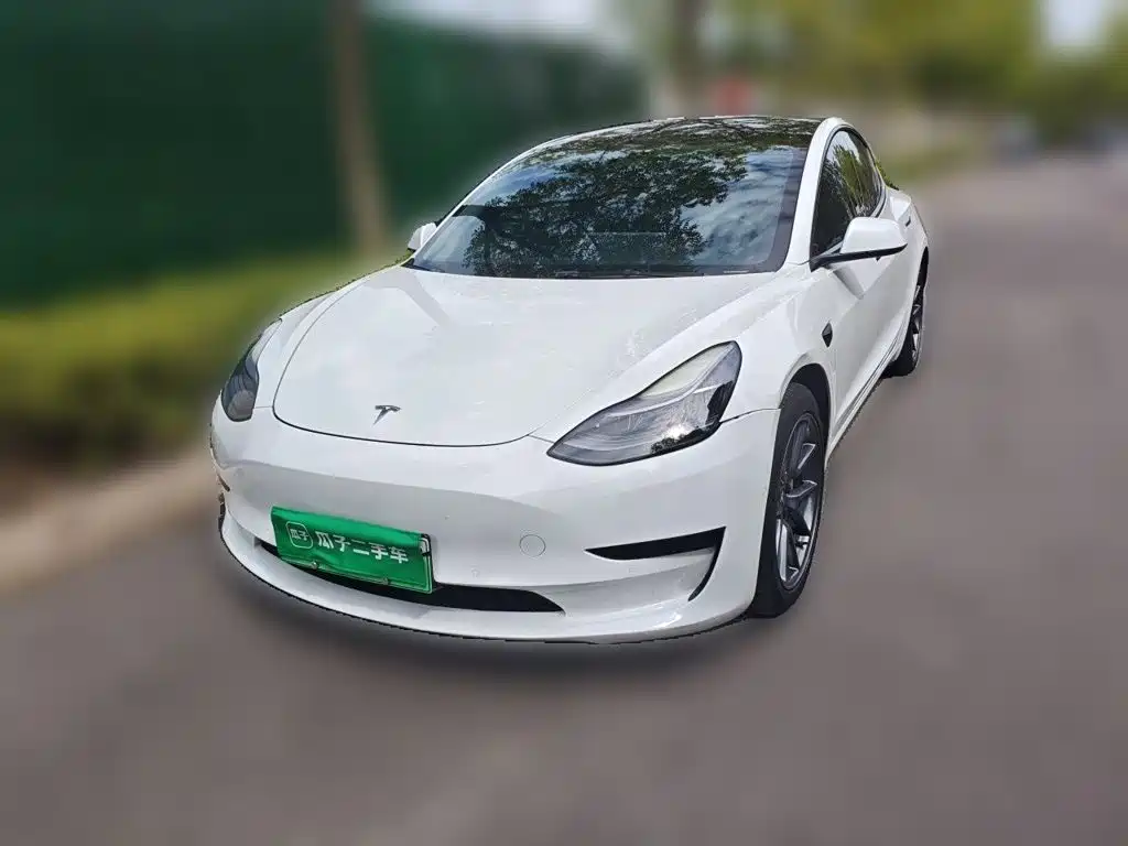Фото 1 - Tesla Model 3
