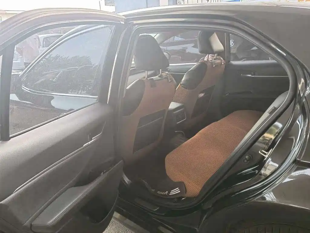 Фото 9 - Toyota Camry