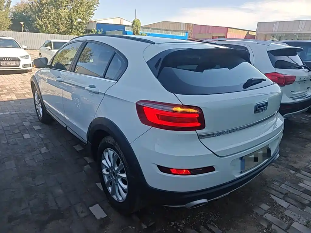 Photo 5 - Qoros 3