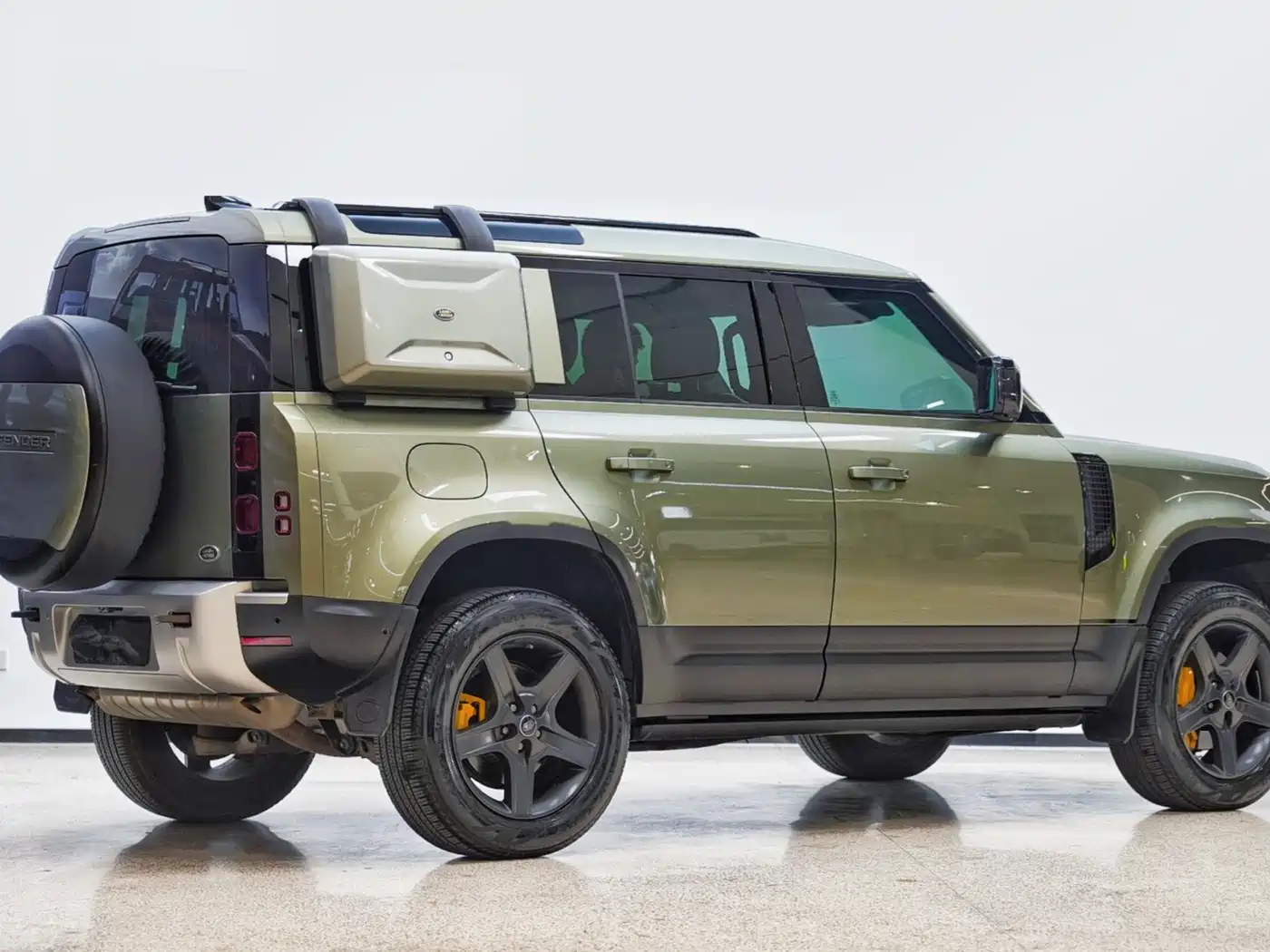 Land Rover Defender 2020 Model 110 P400 HSE фото 12