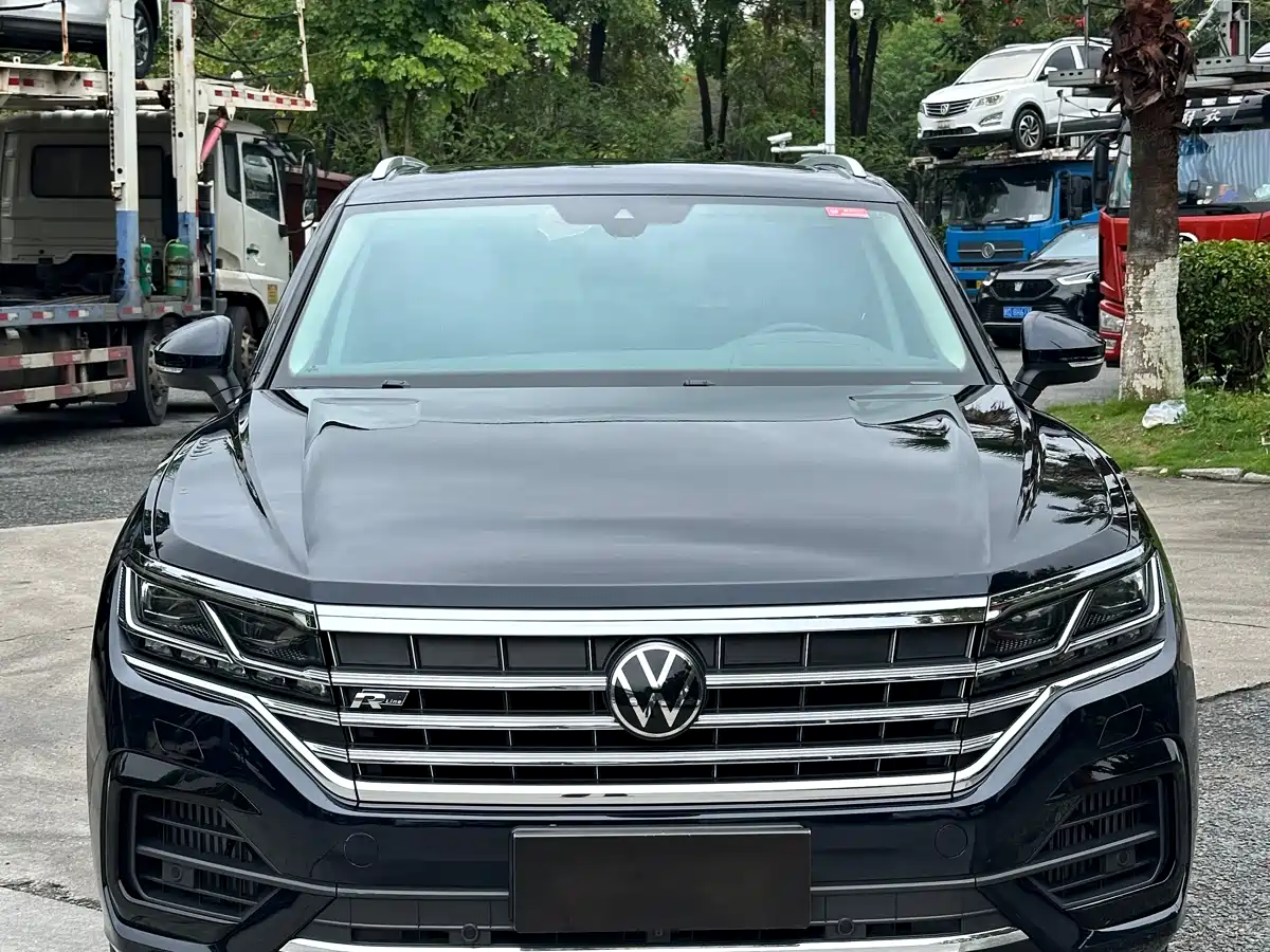 Фото 2 - Volkswagen Touareg