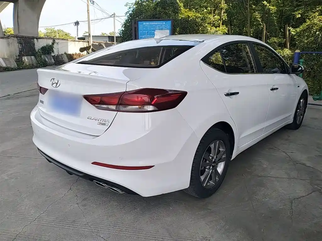 Hyundai Elantra 2016 1.4T DCT Dynamic·Elite Edition фото 7