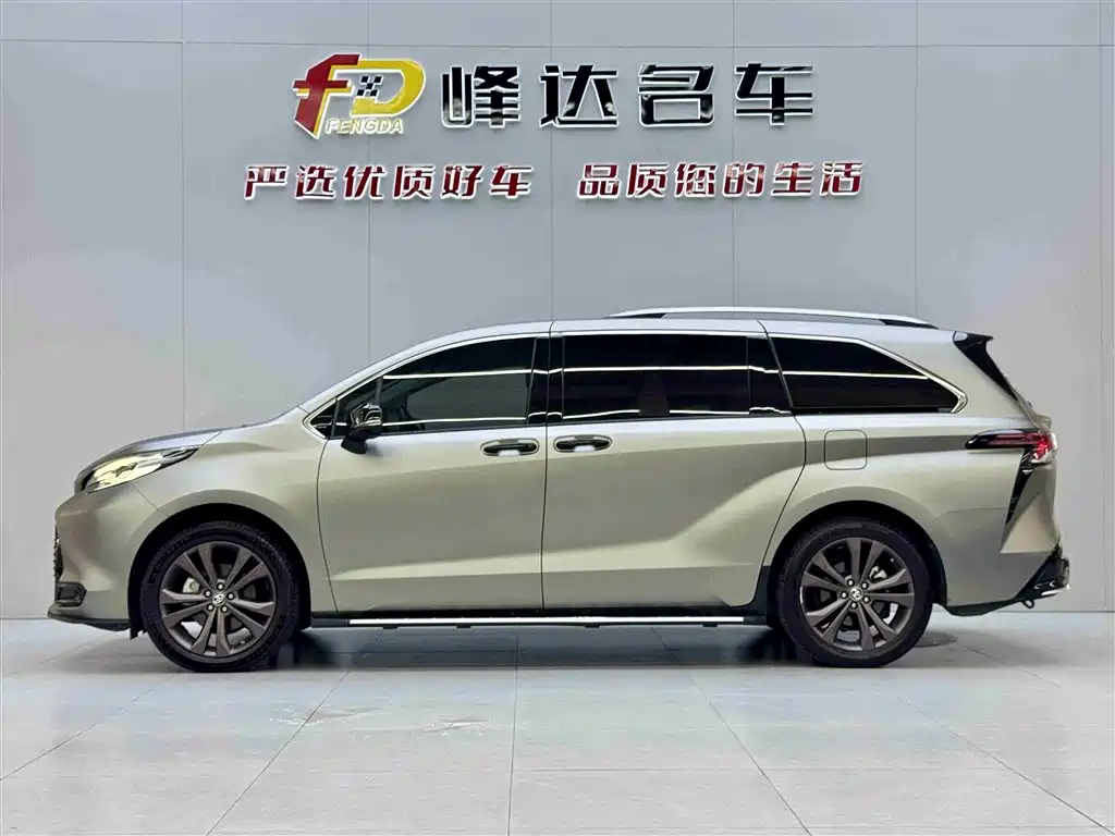Toyota Sienna 2021 2.5L Hybrid Comfort Edition фото 3