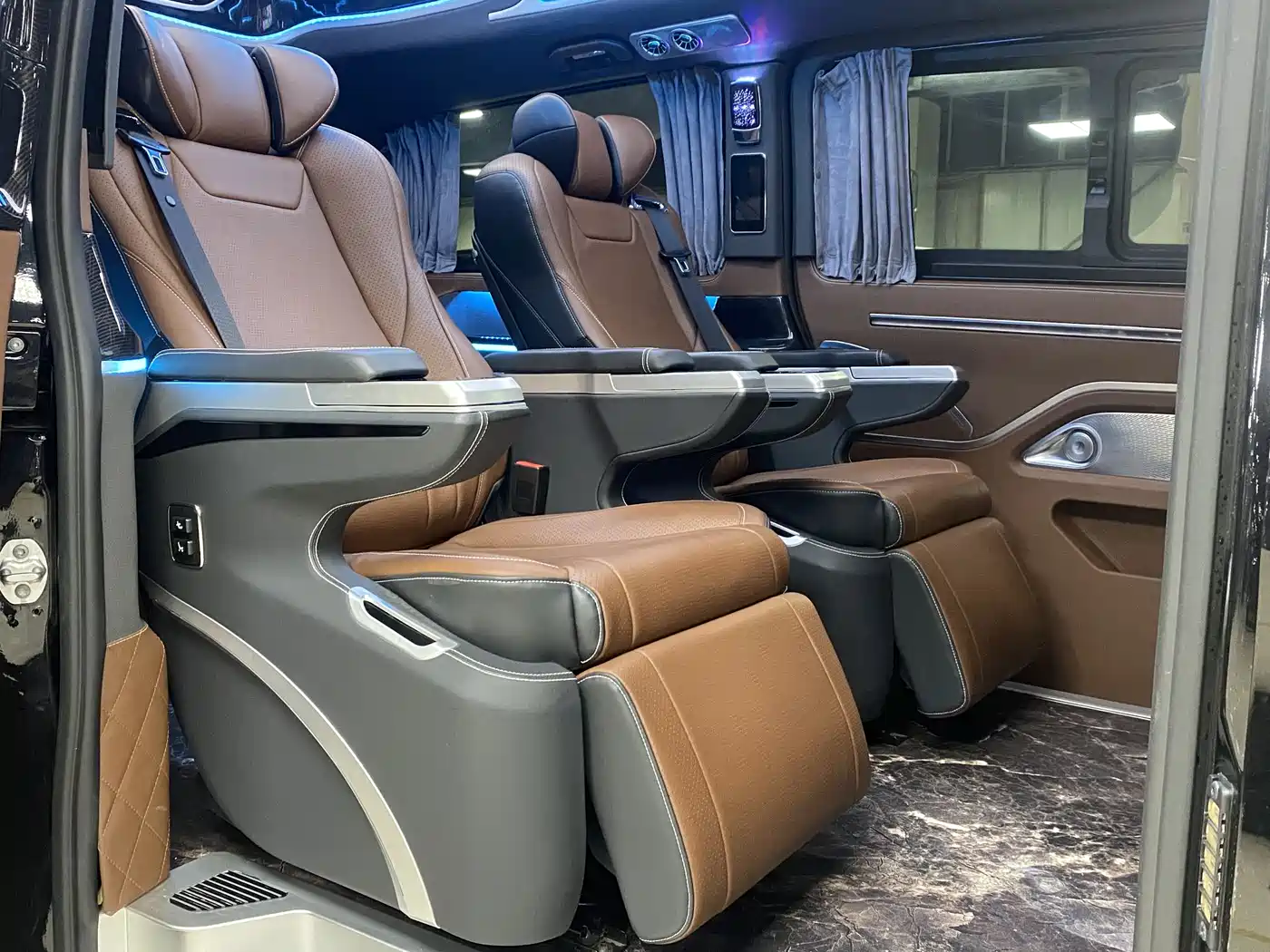 Mercedes-Benz Vito 2023 2.0T Business 7-Seater фото 10