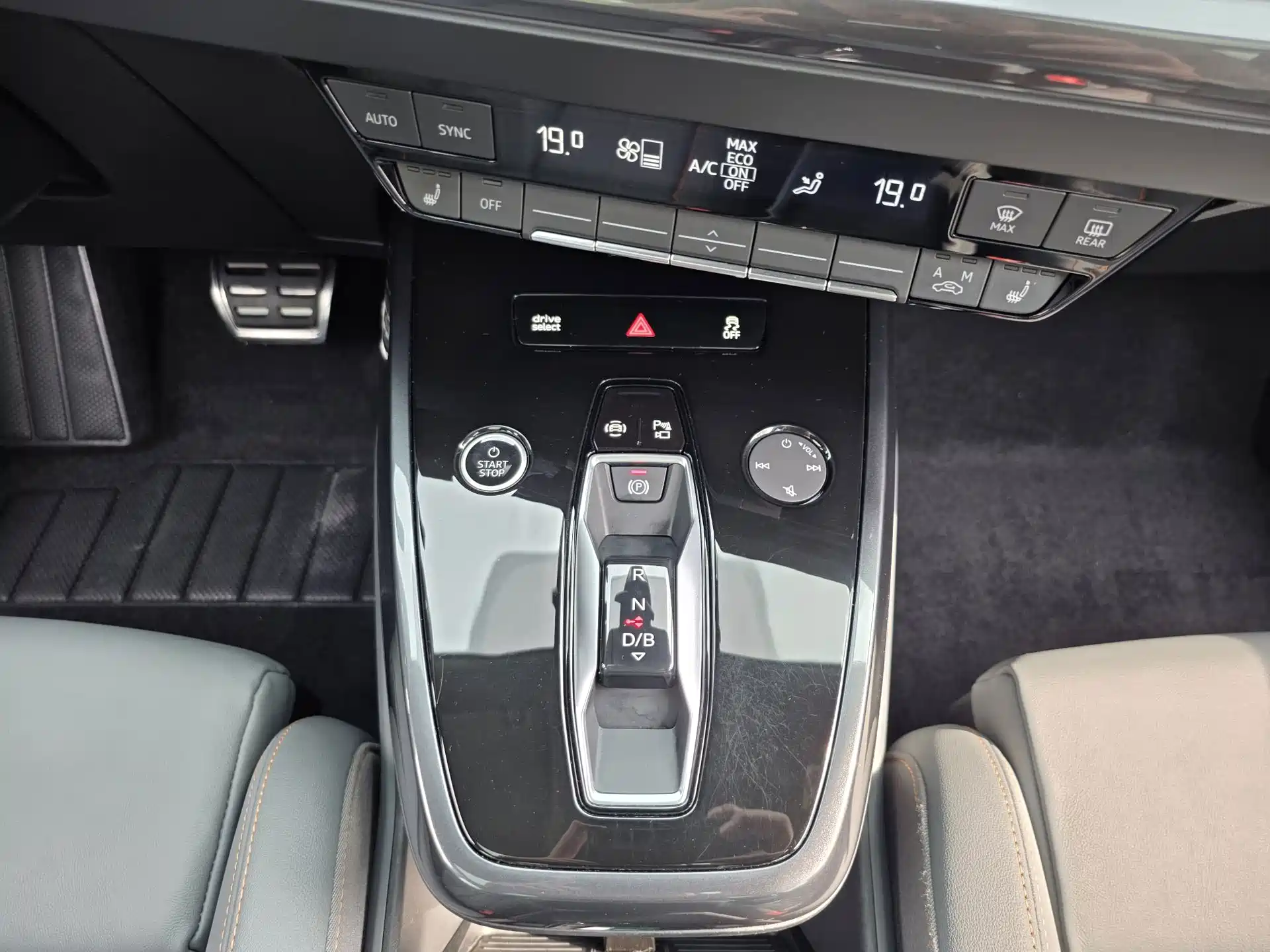 Photo 17 - Audi Q4 e-tron