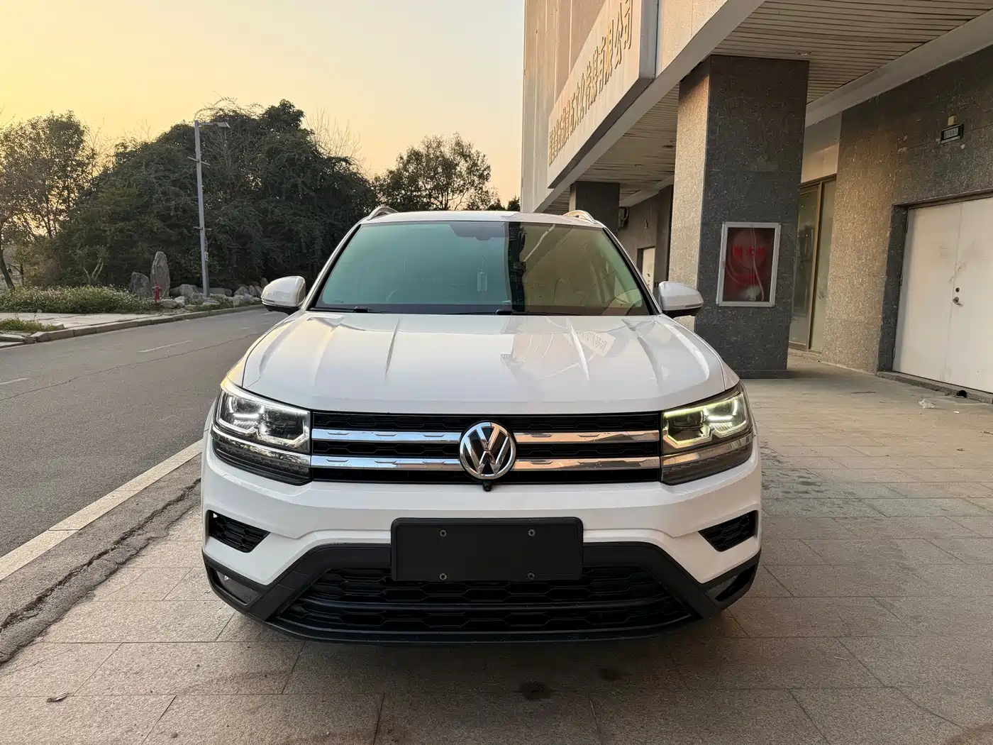 Volkswagen Tharu 2019 280TSI 2WD Flagship Edition China V фото 2
