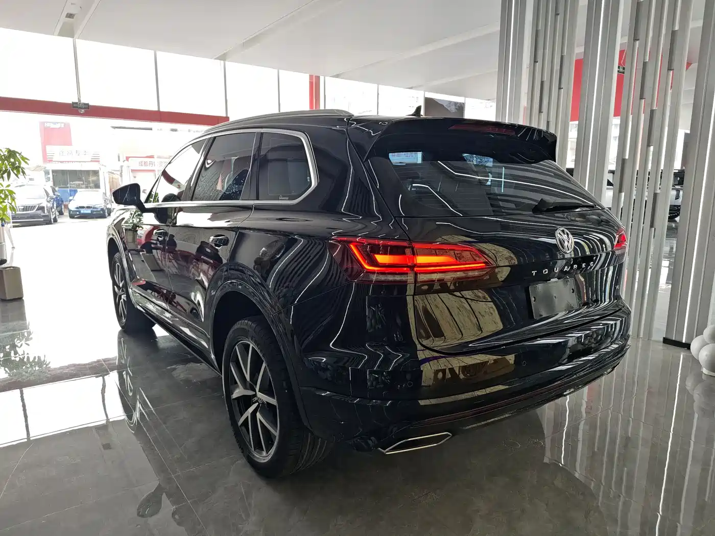 VOLKSWAGEN TOUAREG