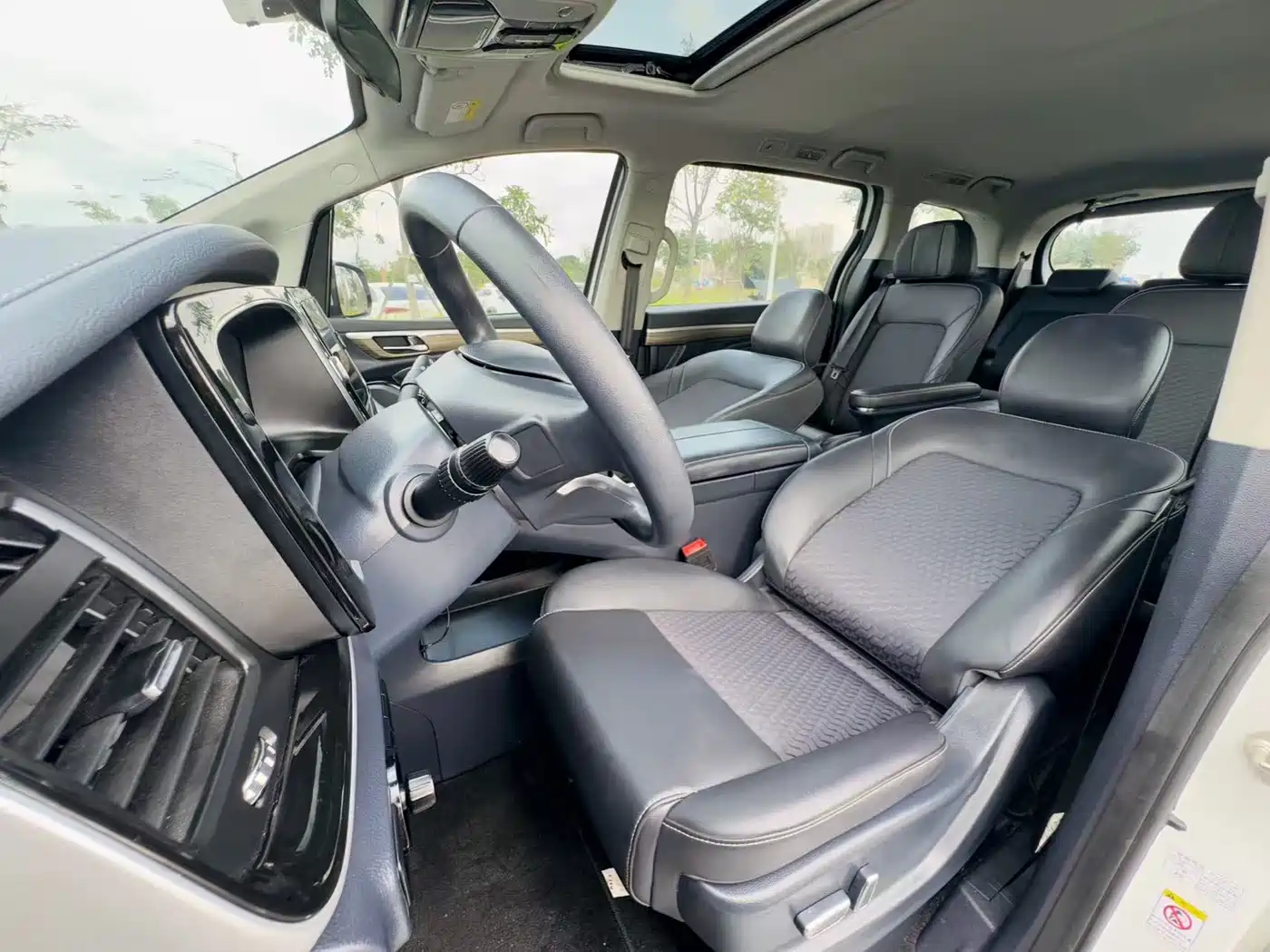 GAC Trumpchi Trumpchi M8 2024 Leadershow Series 390T Luxury Edition фото 23